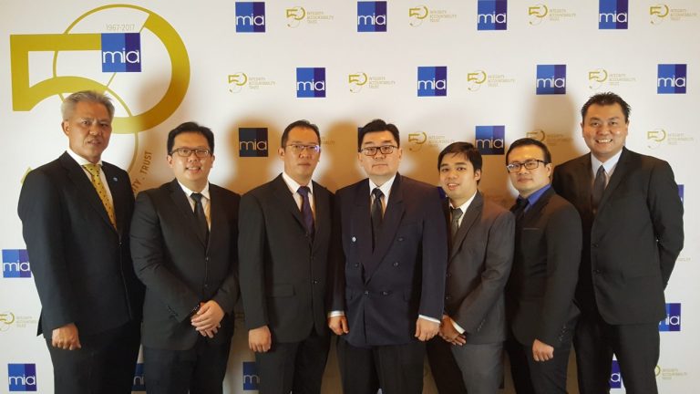 From Left: Professor Dato’ Dr Chua Hock Hoo, Mr Alex Kang, Pandan Indah Partner and Branch Manager Mr Ng Kee Siang, Audit Partner Mr Steven Yap, Pandan Indah Branch Audit Manager Mr Khong Wai Keong, Senior Tax Assistant Paul Wong and Company Secretary of Indah Group of Companies, Mr Samuel Tiew.