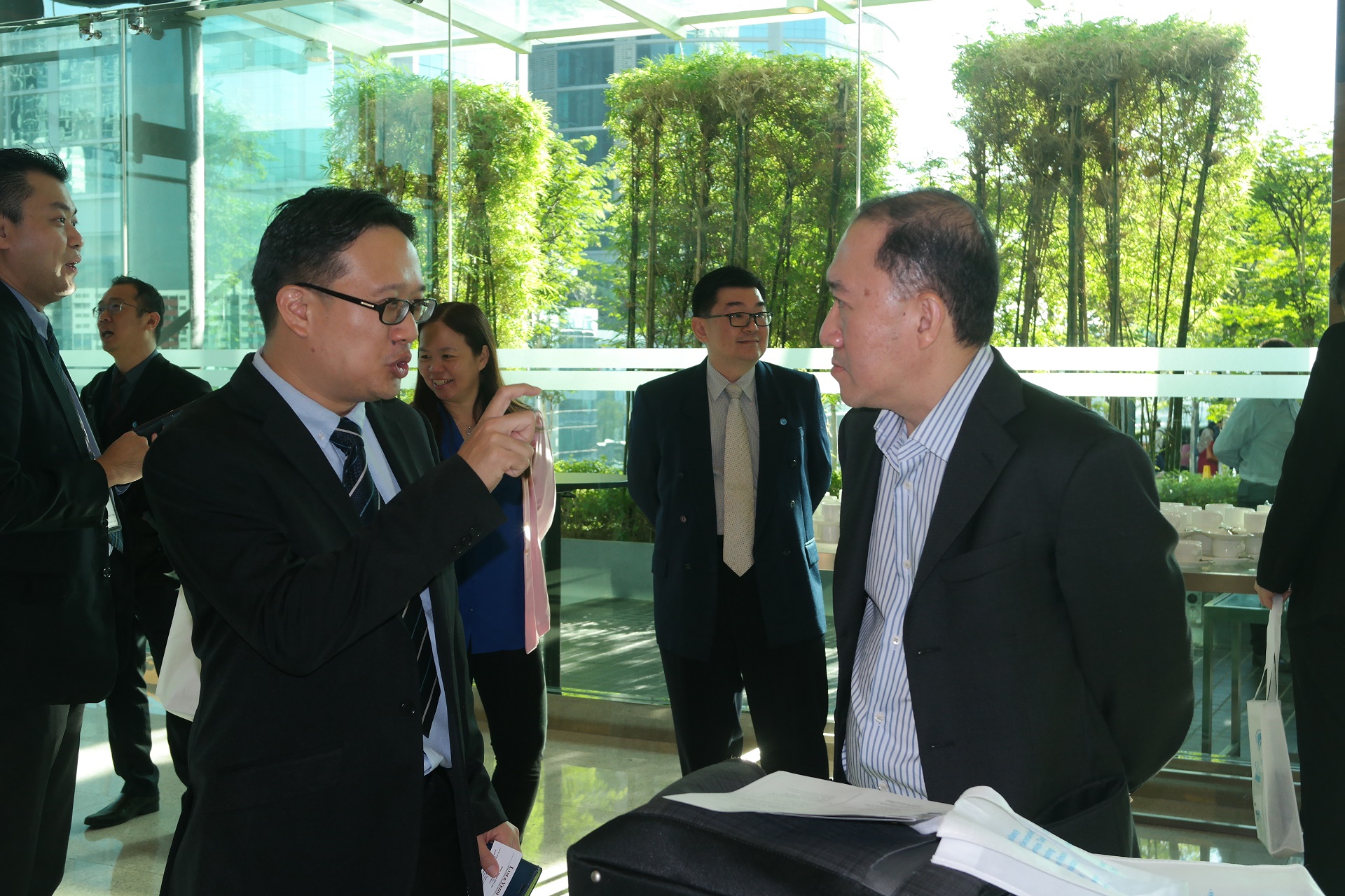 Cheng&Co CEO interacting with participants
